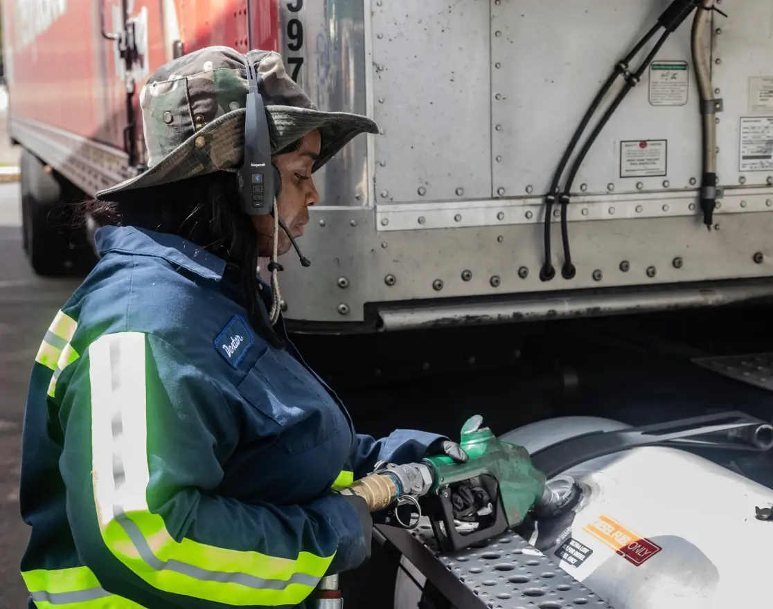 Greens worker fueling system